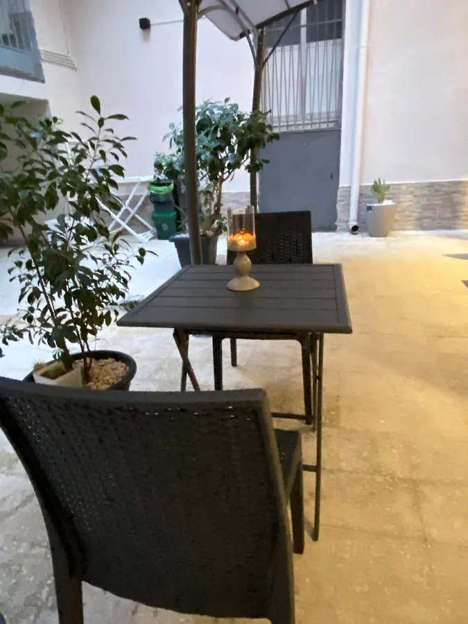 Apartment Il Cortiletto28 Rooms & House Syracuse Italy
